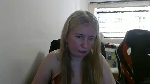 PeterAndJen online show from 06-24-26, 05:34