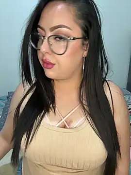 Snapshot of MileyGia chatting on 05-27-26, 02:19 MileyGia online show from 05-27-26, 02:19