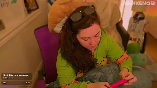 JennKenobi online show from 09-10-25, 03:23