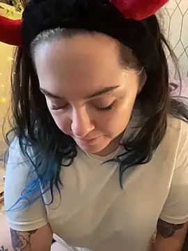 JennKenobi online show from 06-12-26, 01:43