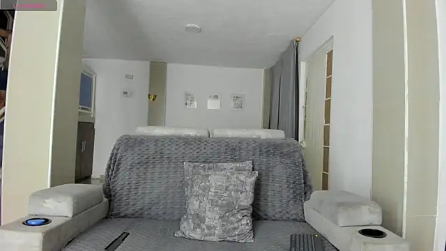 DulceRomance online show from 04-15-26, 02:07