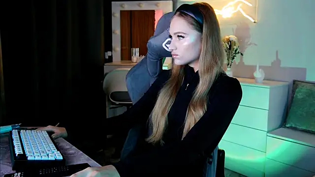 MrsTenderBeast online show from 02-22-25, 05:35