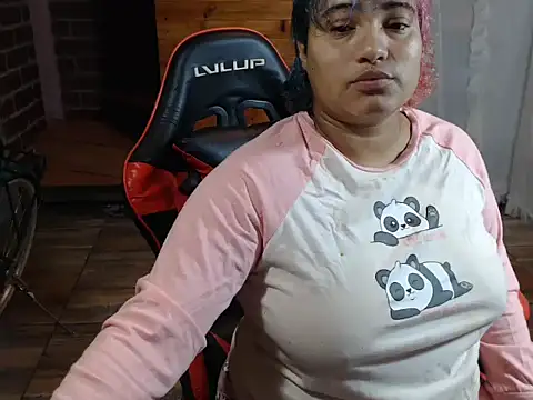 Hilarybunnyy online show from 03-17-26, 12:59