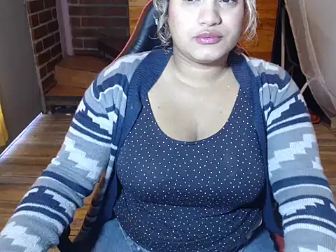 Hilarybunnyy online show from 04-26-26, 03:42