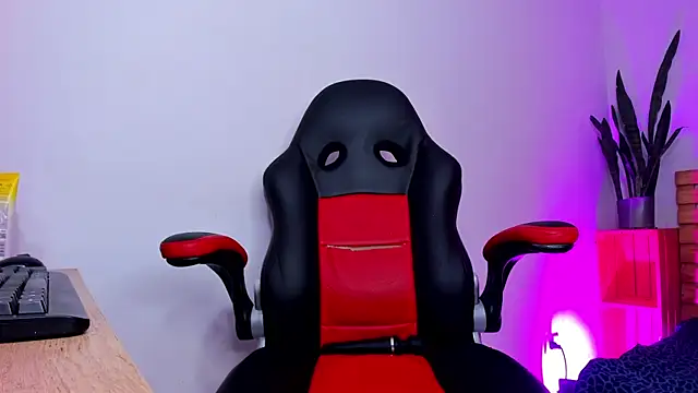 Snapshot of MaryJaneDove chatting on 02-07-25, 08:11 MaryJaneDove online show from 02-07-25, 08:11