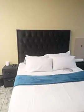 CuteHoney92 online show from 04-23-26, 09:30