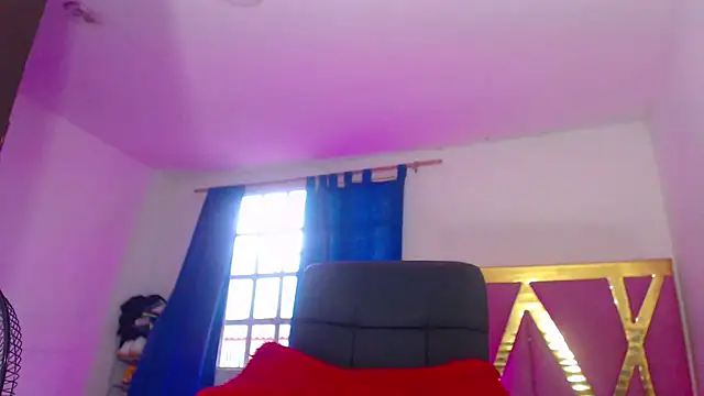 Snapshot of blackangelstsshot chatting on 02-18-25, 10:36 blackangelstsshot online show from 02-18-25, 10:36