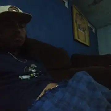 Snapshot of AlexAlejandro13 chatting on 05-05-26, 03:58 AlexAlejandro13 online show from 05-05-26, 03:58