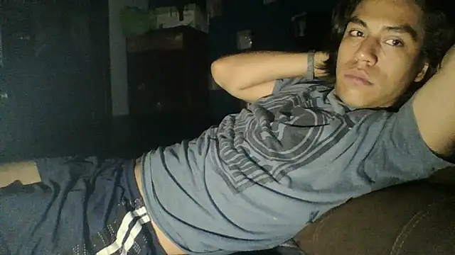 Snapshot of AlexAlejandro13 chatting on 05-11-26, 09:26 AlexAlejandro13 online show from 05-11-26, 09:26
