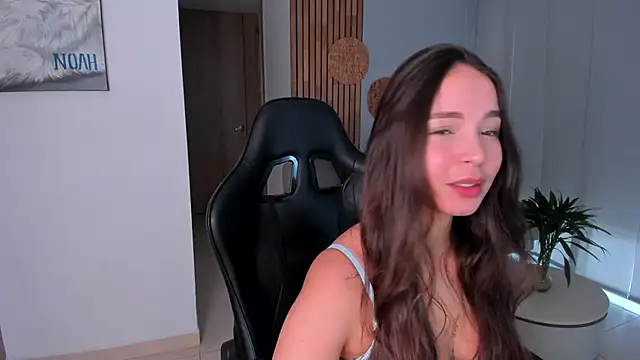 Snapshot of AnnieHallX chatting on 05-17-26, 08:38 AnnieHallX online show from 05-17-26, 08:38