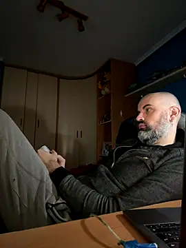 pollito1985 2 online show from 11-16-25, 10:43