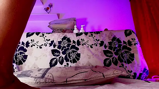 sofi decker online show from 02-14-25, 03:11