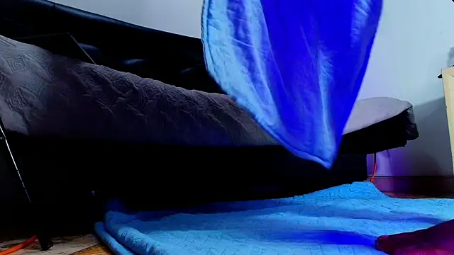 sofi decker online show from 10-20-25, 12:05