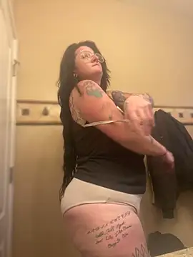 Snapshot of 1-800-FUCKYOU chatting on 12-01-24, 11:36 1-800-FUCKYOU online show from 12-01-24, 11:36