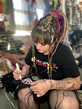 Snapshot of 1-800-FUCKYOU chatting on 09-19-25, 02:07 1-800-FUCKYOU online show from 09-19-25, 02:07