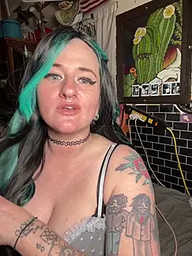 Snapshot of 1-800-FUCKYOU chatting on 02-12-26, 02:39 1-800-FUCKYOU online show from 02-12-26, 02:39