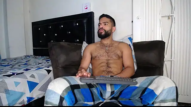 sweatyhairypig23 online show from 03-13-25, 01:43