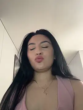 Snapshot of AnushaKumari chatting on 03-12-26, 04:57 AnushaKumari online show from 03-12-26, 04:57
