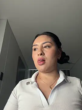 Snapshot of AnushaKumari chatting on 04-17-26, 02:42 AnushaKumari online show from 04-17-26, 02:42