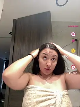 Snapshot of AnushaKumari chatting on 06-06-26, 04:23 AnushaKumari online show from 06-06-26, 04:23