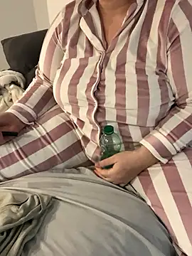 sweeti Em online show from 01-12-26, 06:57