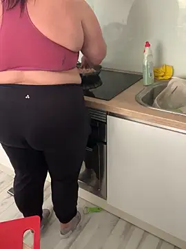 sweeti Em online show from 04-14-26, 04:02