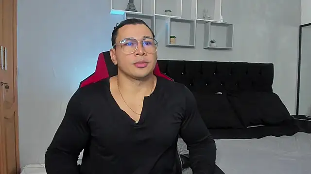 tyler hank01 online show from 12-02-25, 02:28