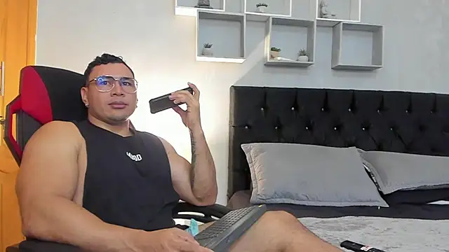 tyler hank01 online show from 04-08-26, 11:48