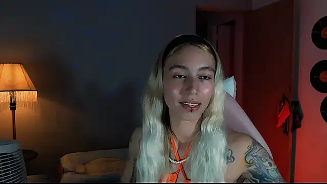 Snapshot of Saucy_Jenn chatting on 01-05-25, 03:00 Saucy Jenn online show from 01-05-25, 03:00