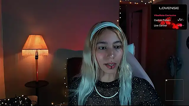 Snapshot of Saucy_Jenn chatting on 01-12-25, 01:42 Saucy Jenn online show from 01-12-25, 01:42