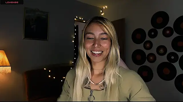 Snapshot of Saucy_Jenn chatting on 03-01-25, 01:53 Saucy Jenn online show from 03-01-25, 01:53