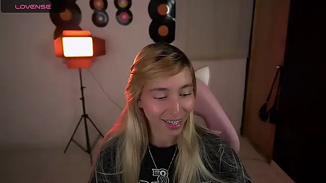 Saucy Jenn online show from 04-10-26, 04:28