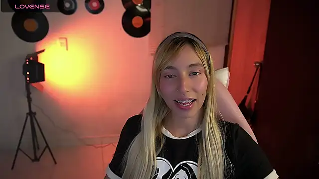 Saucy Jenn online show from 04-19-26, 04:12