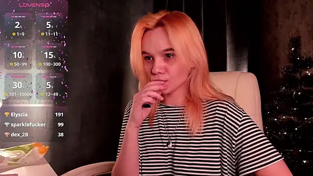 Snapshot of SarahRomantic chatting on 12-25-24, 11:22 SarahRomantic online show from 12-25-24, 11:22