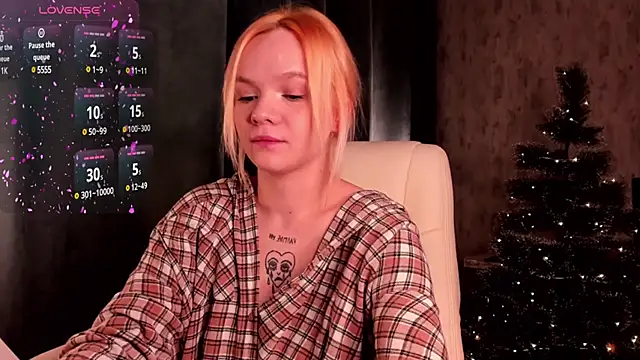 Snapshot of SarahRomantic chatting on 12-26-24, 07:13 SarahRomantic online show from 12-26-24, 07:13