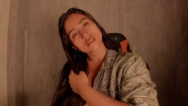 Valentinne z online show from 11-23-25, 02:11