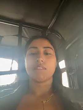 Snapshot of Valentinne_z chatting on 05-16-26, 03:11 Valentinne z online show from 05-16-26, 03:11