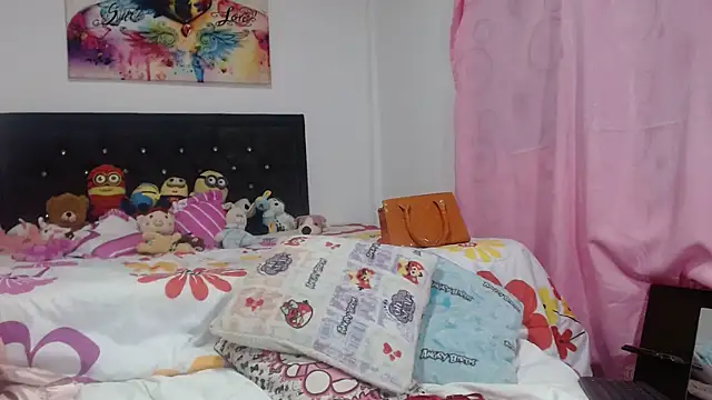 Snapshot of aleera_starxx982 chatting on 03-04-25, 01:45 aleera starxx982 online show from 03-04-25, 01:45