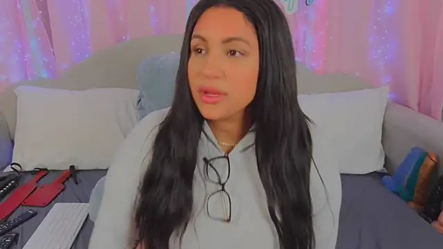 MeghanXO online show from 12-04-24, 11:57