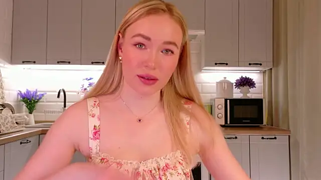 Veronika Mitchel online show from 11-17-25, 03:07