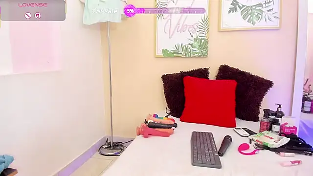 Snapshot of pameela_brown chatting on 03-08-25, 05:17 pameela brown online show from 03-08-25, 05:17