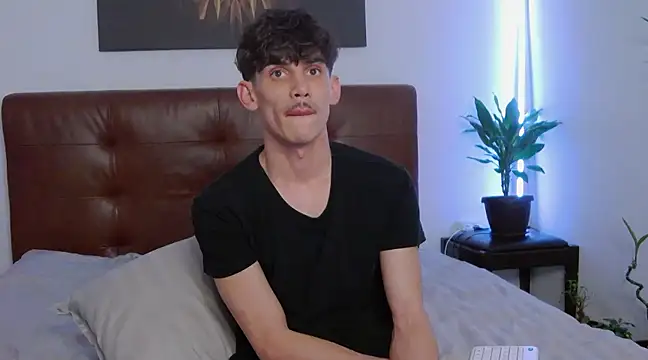 Snapshot of DanielCrush1 chatting on 02-13-25, 03:14 DanielCrush1 online show from 02-13-25, 03:14