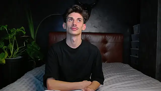 Snapshot of DanielCrush1 chatting on 10-08-25, 05:54 DanielCrush1 online show from 10-08-25, 05:54