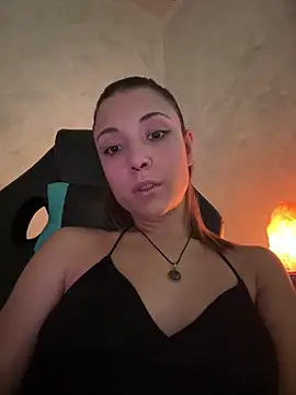 KarlaLuar  online show from 10-20-25, 05:57