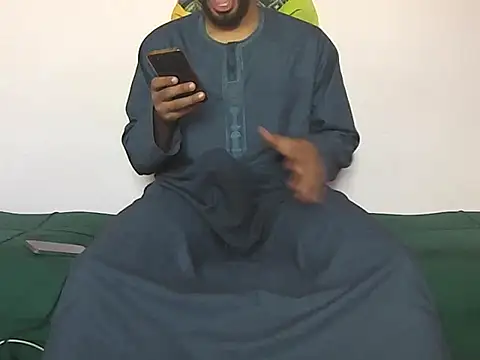 Snapshot of foxsanSs chatting on 11-25-25, 12:49 foxsanSs online show from 11-25-25, 12:49