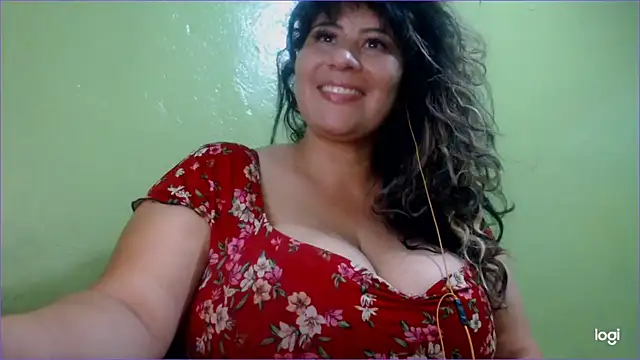 Snapshot of Kosem4 chatting on 12-27-24, 01:32 Kosem4 online show from 12-27-24, 01:32