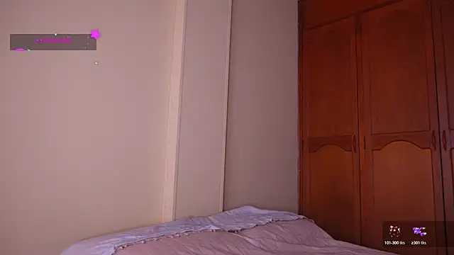 GabriSaenz online show from 10-19-25, 01:45