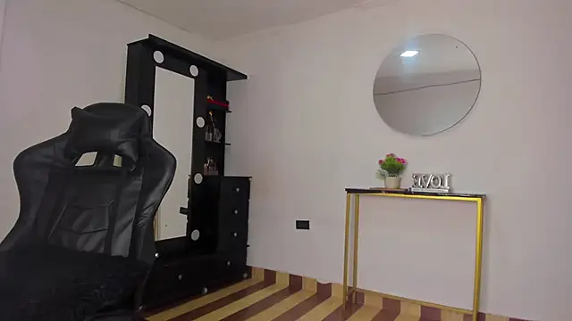 Emattaylor online show from 11-30-25, 11:36