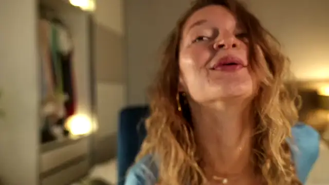 Snapshot of Special___ chatting on 09-28-25, 04:07 Special online show from 09-28-25, 04:07