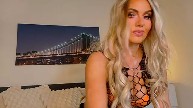 Tinkerbell822 online show from 10-27-25, 08:29